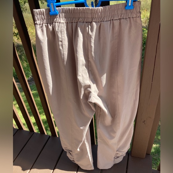 Small Women’s Capri Pants Taupe - Picture 3 of 5
